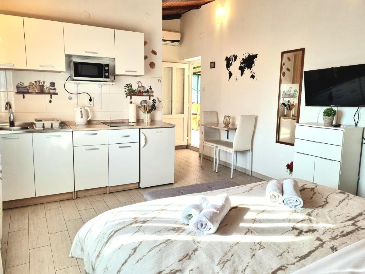 Studio Apartment Lino Skrbcici Luaran gambar